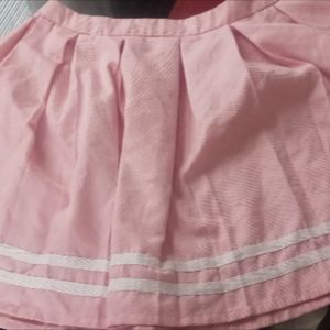 pink pleated skirt